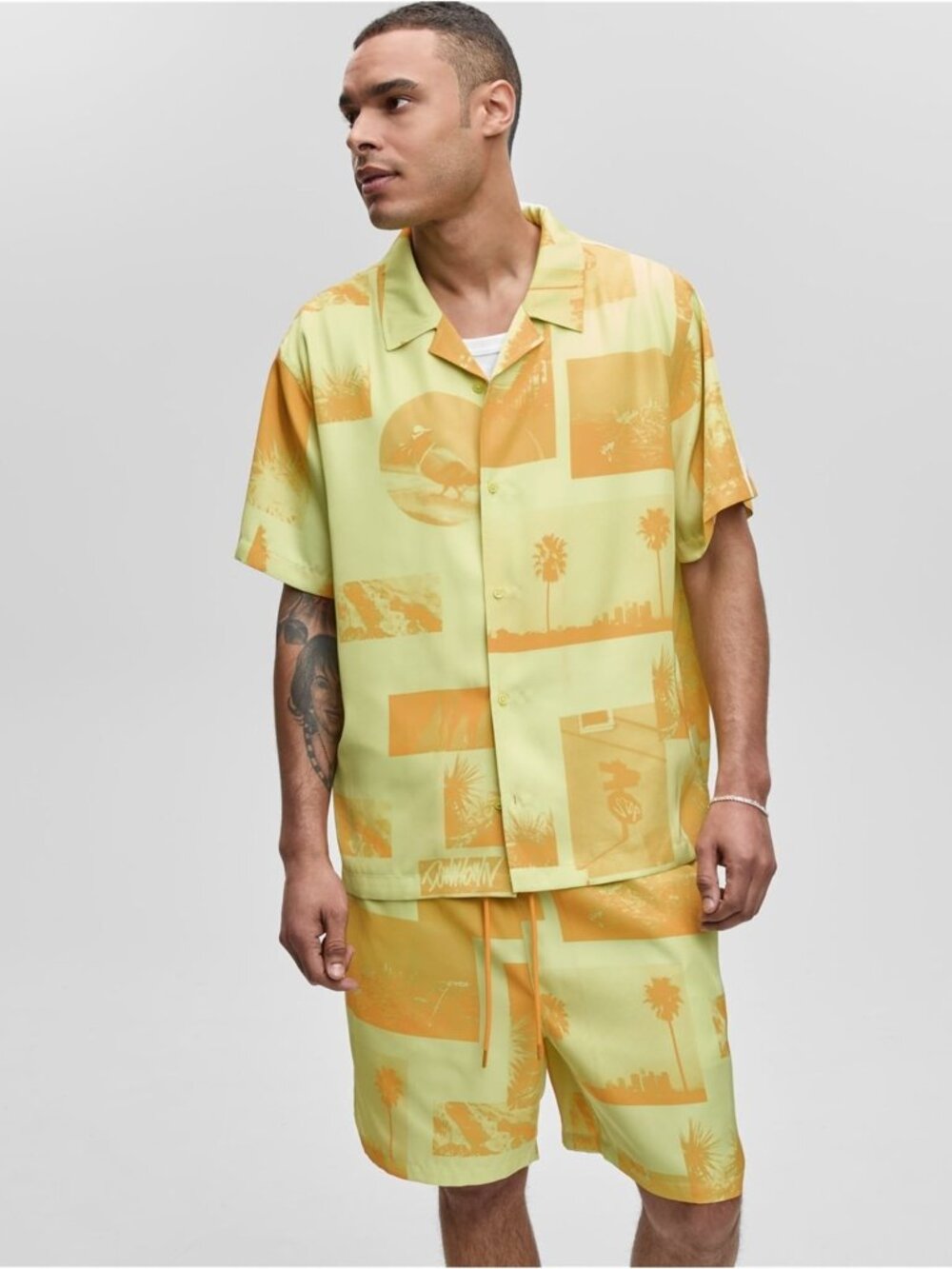 Mode of One Men's Photoreal Collage Camp Collar Button up Shirt NWT